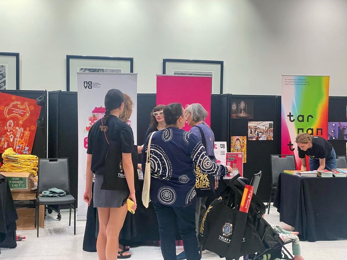 NAVA Executive Director Penelope Benton talks to artists and arts workers about the Code of Practice for Visual Arts, Craft and Design at the Cairns Indigenous Art Fair (CIAF) 2023. Photo by Alex Clapham.
